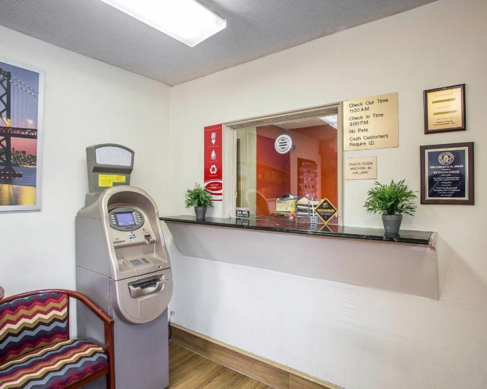 Econo Lodge Fort Lee Exterior photo