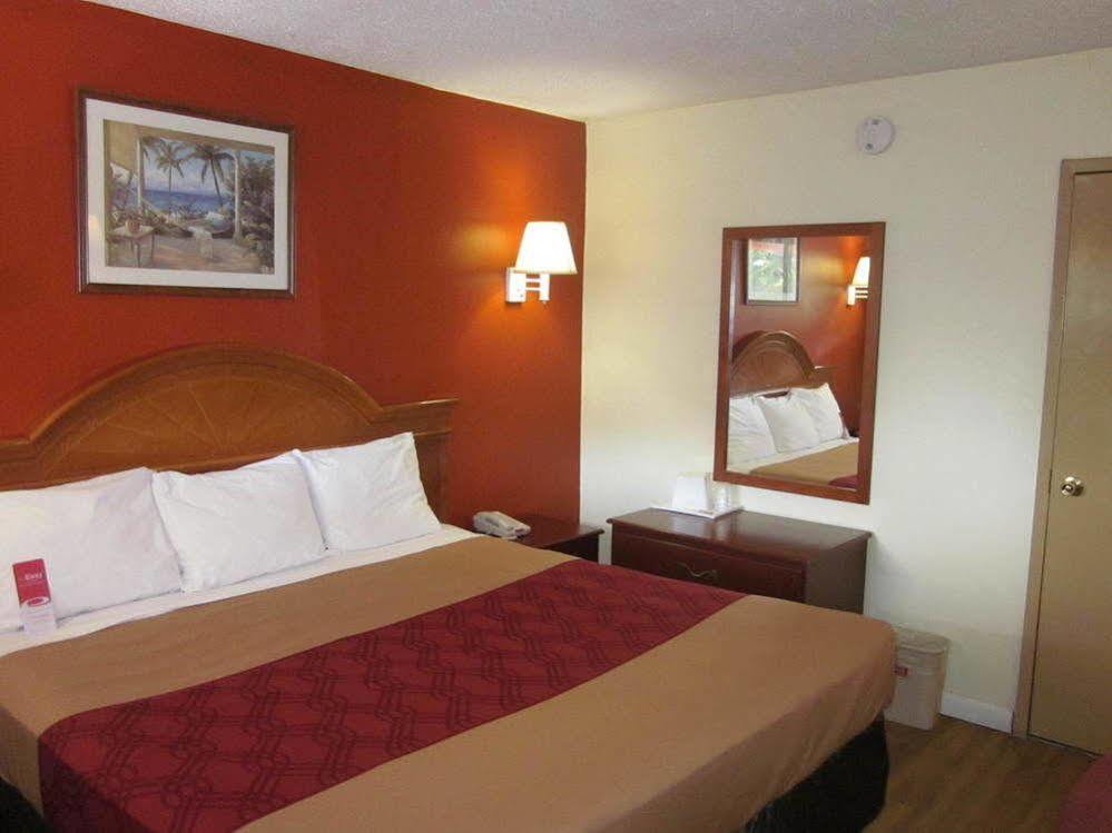 Econo Lodge Fort Lee Exterior photo