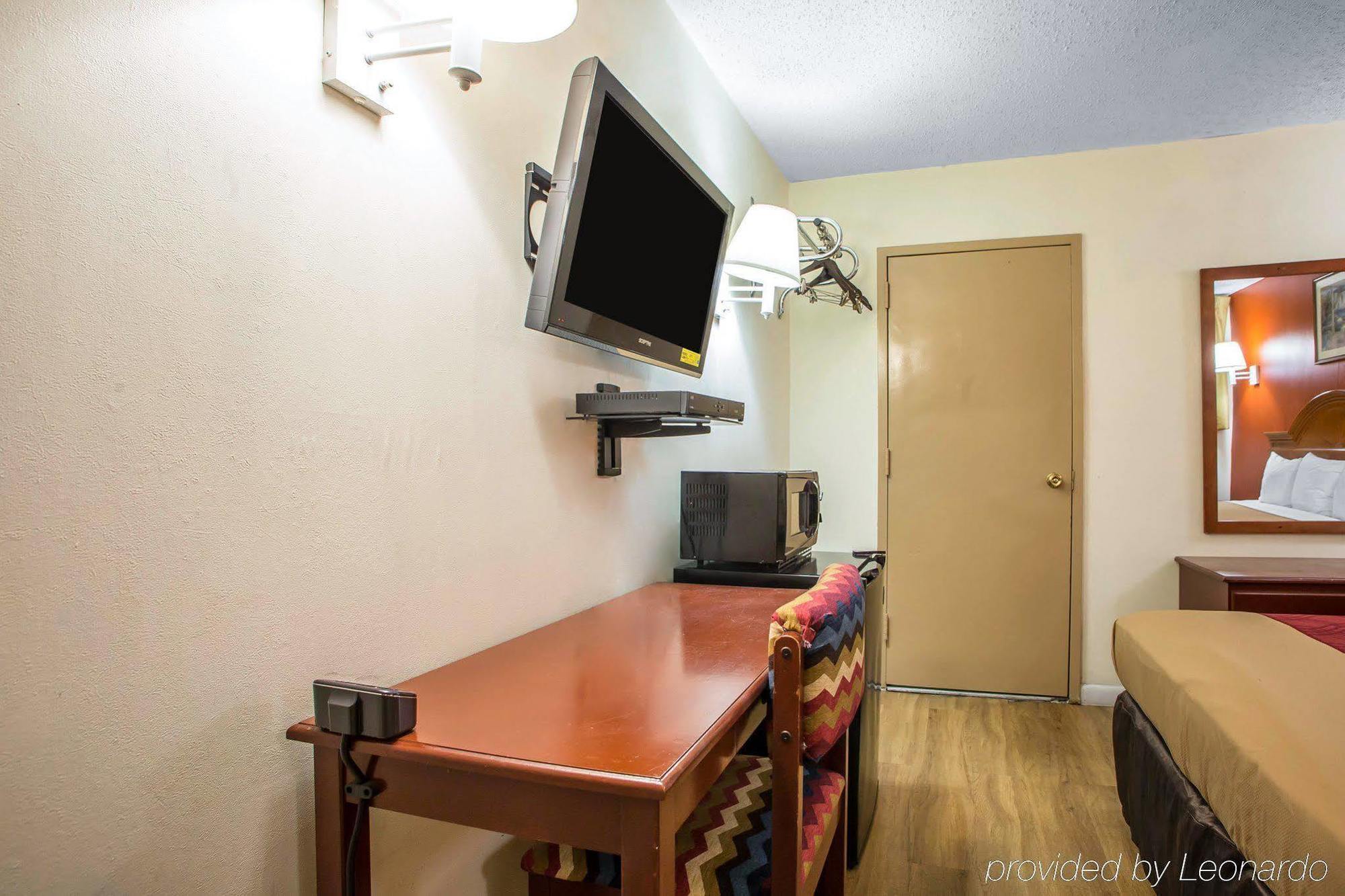 Econo Lodge Fort Lee Exterior photo