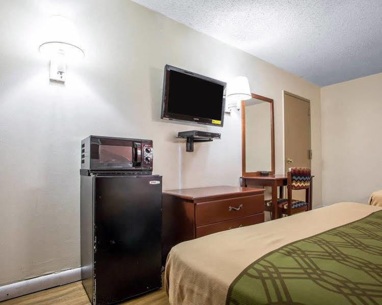Econo Lodge Fort Lee Exterior photo